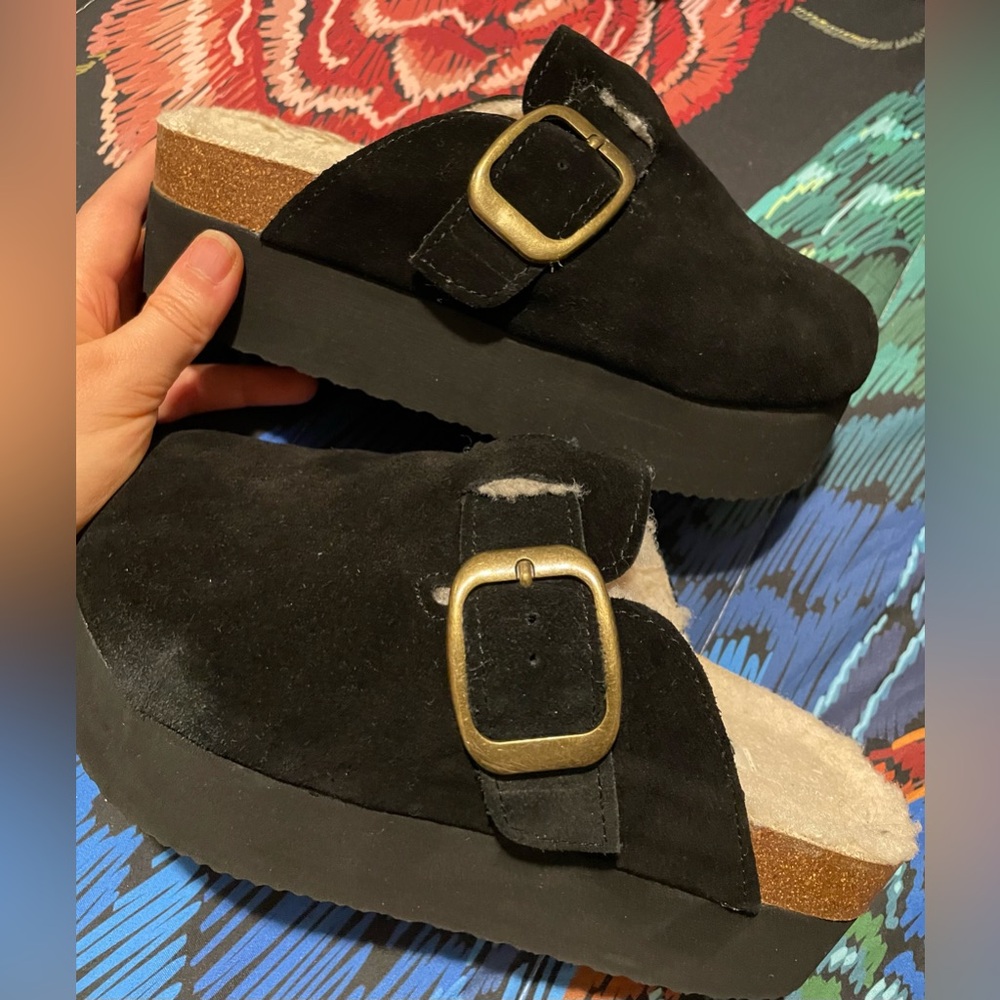 CUSHIONAIRE Platforms Suede Clogs! 🐑 - Picture 7 of 9